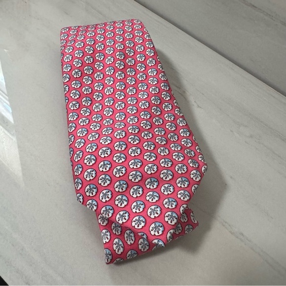 Vineyard Vines Pink and White Geometric Tie - Picture 1 of 4